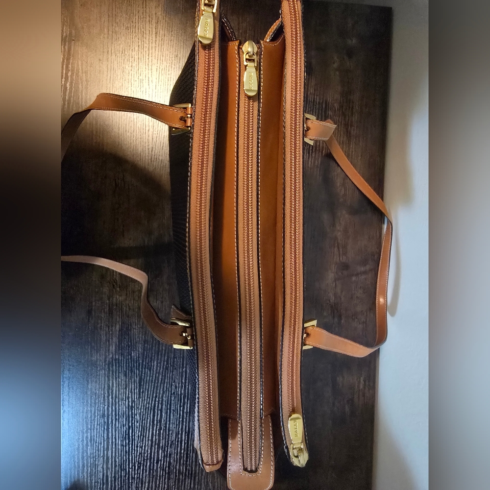 BALLY Vintage Black And Tan Leather Tote - RARE, Elegant Beauty. Comes With COA - Picture 6 of 11